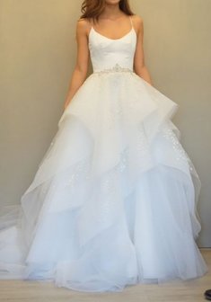 Свадебное платье Sara-O21434. С пышной юбкой, длинное со шлейфом.