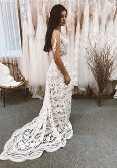 Свадебное платье Sirin-O42592. С прямой юбкой, длинное со шлейфом.