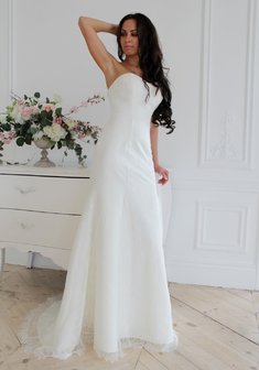 Свадебное платье Авелина-С64464. С прямой юбкой, длинное со шлейфом.