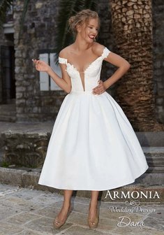 Свадебное платье Dana от Armonia-M66848. С пышной юбкой, короткое без шлейфа.