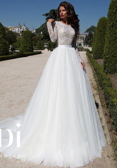 Свадебное платье Daria от Diantamo-M66850. С пышной юбкой, длинное со шлейфом.