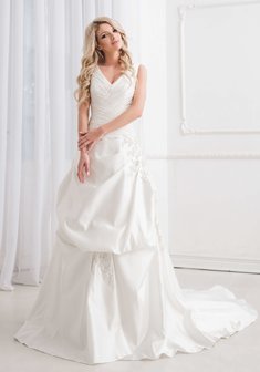 Свадебное платье Mariah-М66943. А-силуэт, длинное со шлейфом.