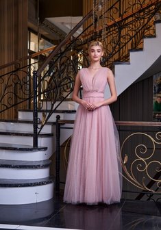 Вечернее платье 309-01-И69337. А-силуэт, длинное без шлейфа.