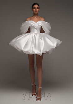 Свадебное платье Рафаэлла Силк вайт-V69801. С пышной юбкой, короткое без шлейфа.