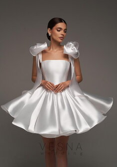 Свадебное платье Ника Силк Вайт-V70221. С пышной юбкой, короткое без шлейфа.