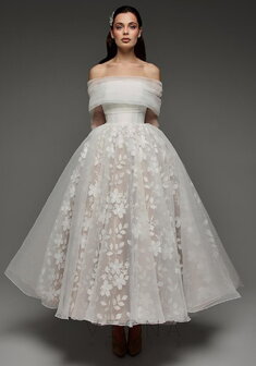 Свадебное платье Флора + Вуаль-V70225. С пышной юбкой, длинное без шлейфа.