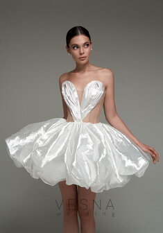 Свадебное платье Свон-V70251. С пышной юбкой, короткое без шлейфа.