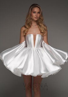 Свадебное платье Тильда Силк Вайт-V70252. С пышной юбкой, короткое без шлейфа.