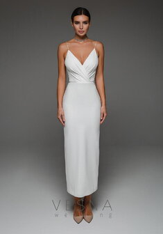 Свадебное платье Перил Вайт-V70292. С прямой юбкой, длинное без шлейфа.