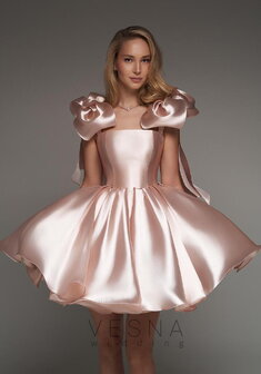 Вечернее платье Ника Силк Пинк-V70409. С пышной юбкой, короткое без шлейфа.