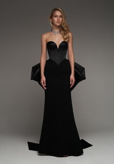 Вечернее платье Микаэла Блэк-V70449. С прямой юбкой, длинное со шлейфом.