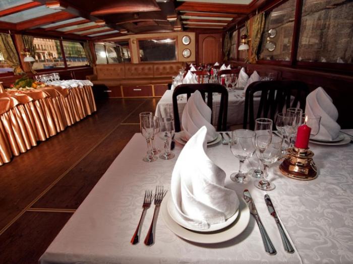 Банкет на теплоходе Максимус